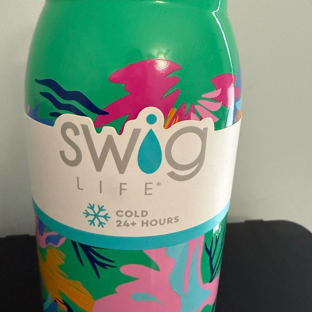 Swig Flip & Sip 36 Ounce Water Bottle Paradise *NEW WITH TAGS* - Picture 3 of 7